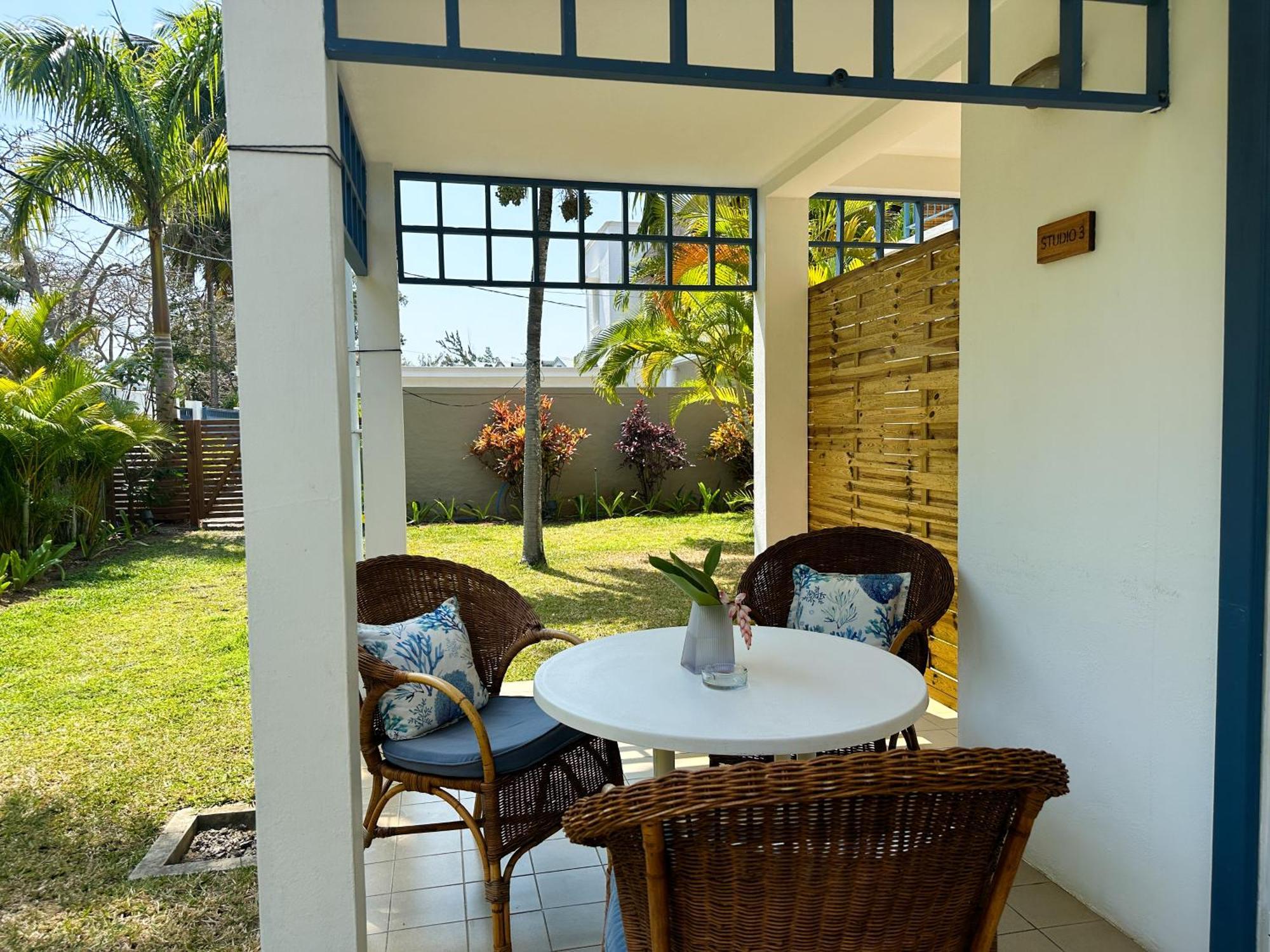 Blue Bird Bed and Breakfast Pereybere Beach Exterior foto